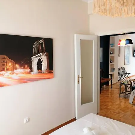 Magnificent In Plaka Apartment Athens